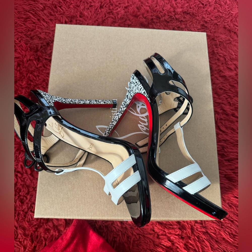 Christian Louboutin - Picture 6 of 11